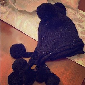 Knitted hat with Pom poms
